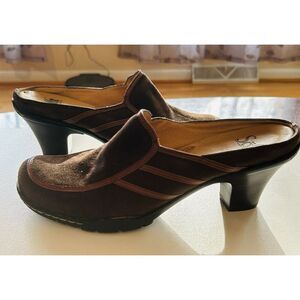 Sofft Brown Leather Suede Shoes Clogs Mules Slip On Womens Heel Clog Size 7 NWOT